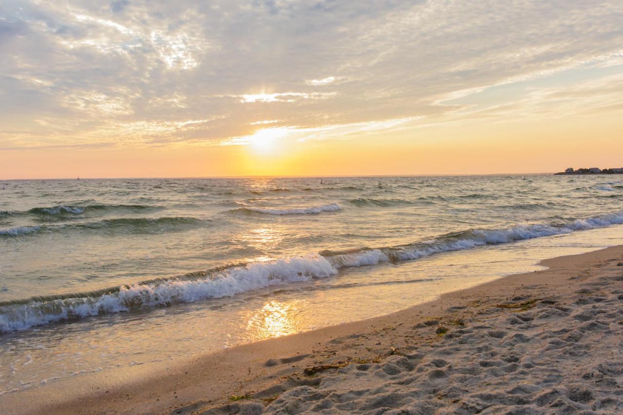 Sea Crest Beach Resort Falmouth Bagian luar foto
