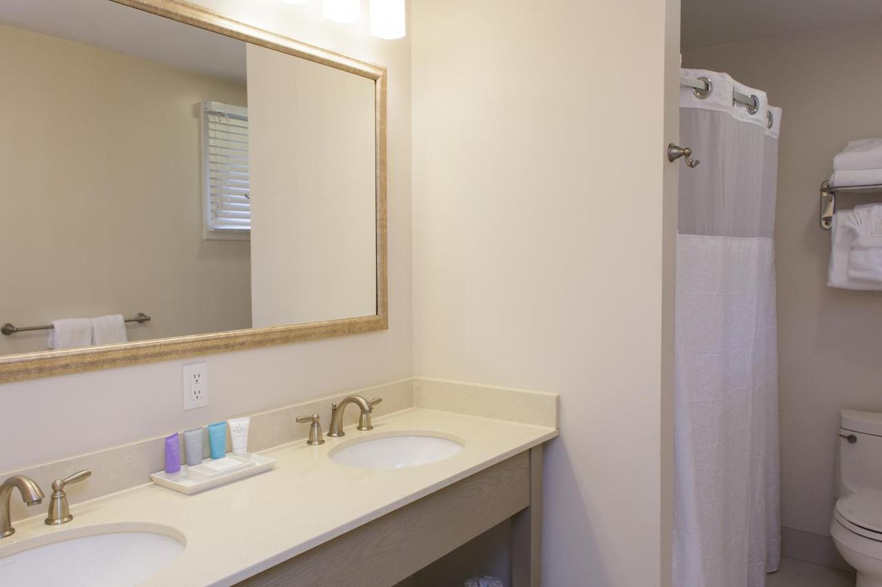 Sea Crest Beach Resort Falmouth Bagian luar foto