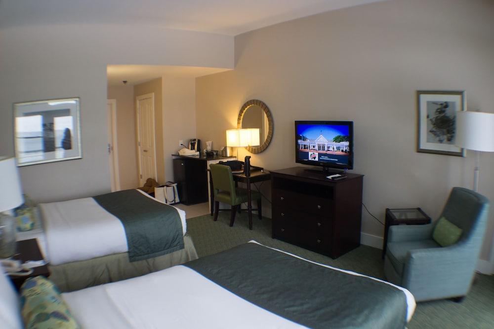 Sea Crest Beach Resort Falmouth Bagian luar foto
