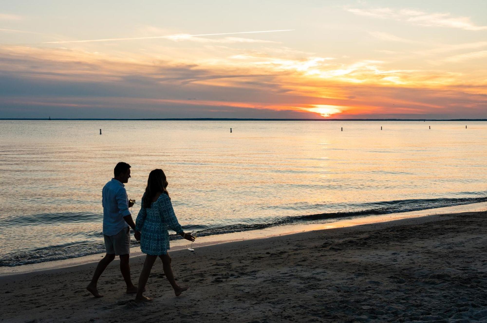 Sea Crest Beach Resort Falmouth Bagian luar foto